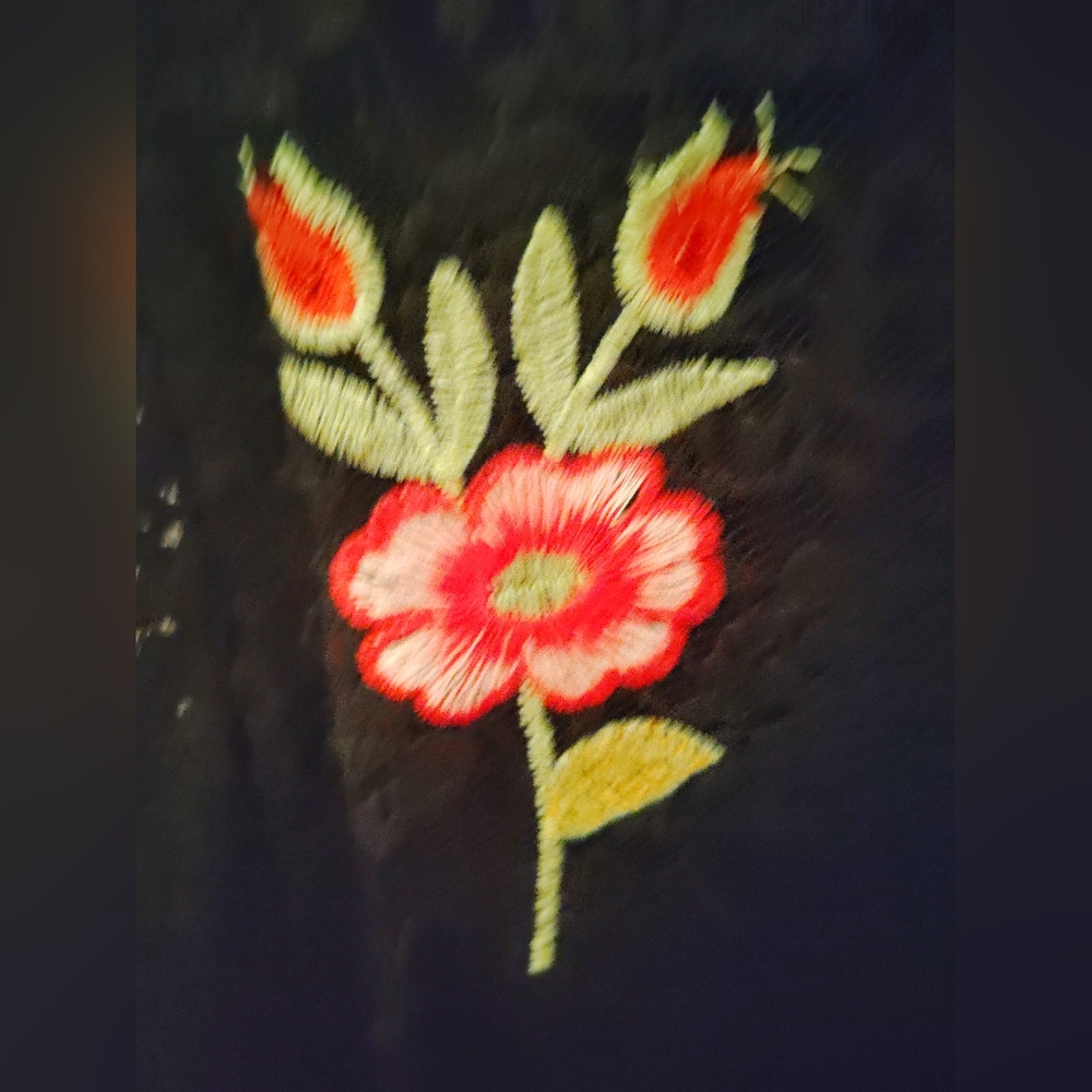 🦋Solitaire Black Floral Embroidered Blouse - Picture 3 of 6